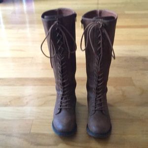 MOSSIMO Women’s lace up boots 👢